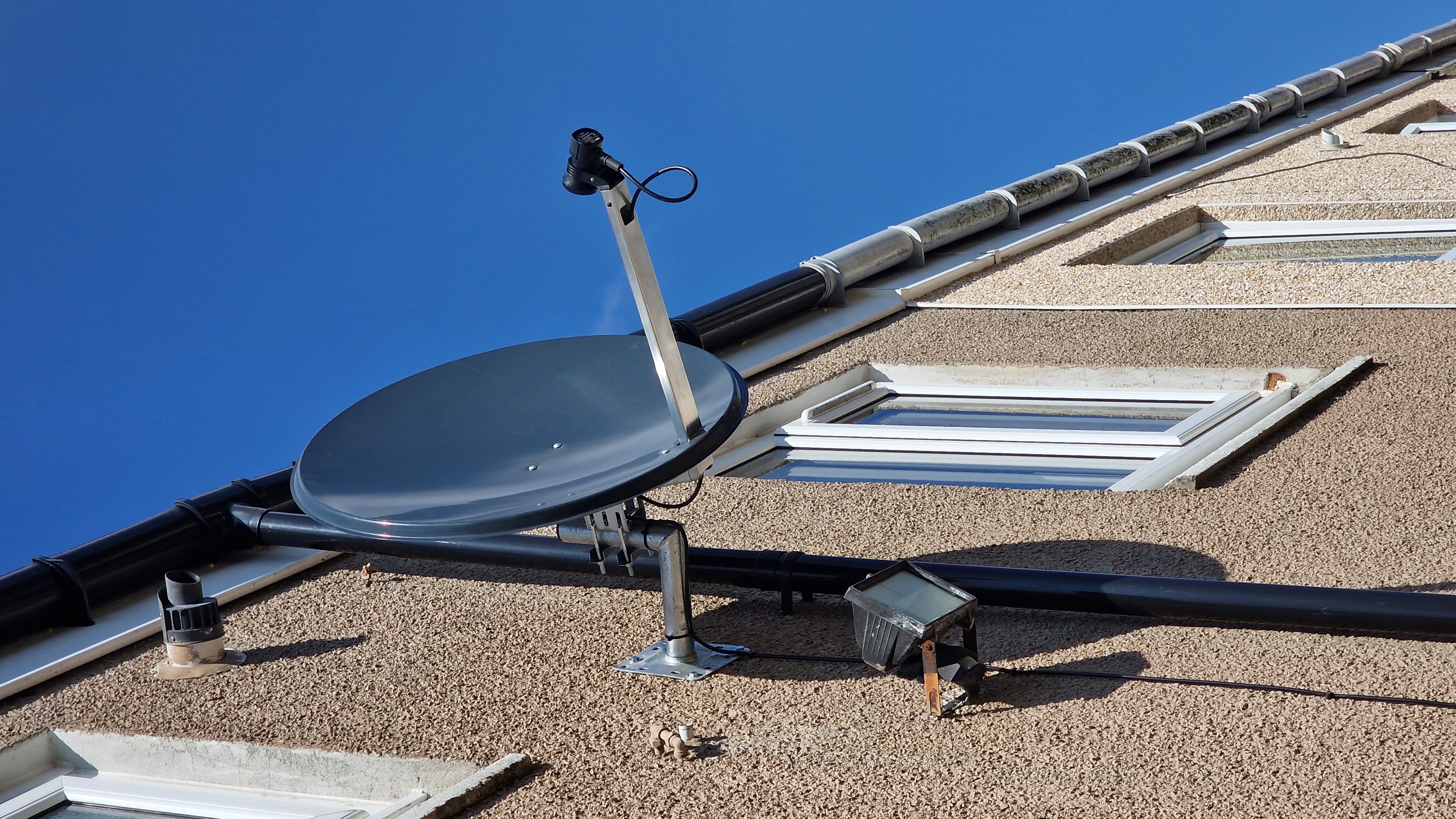 Satellite Dish 80 cm + single lnb
