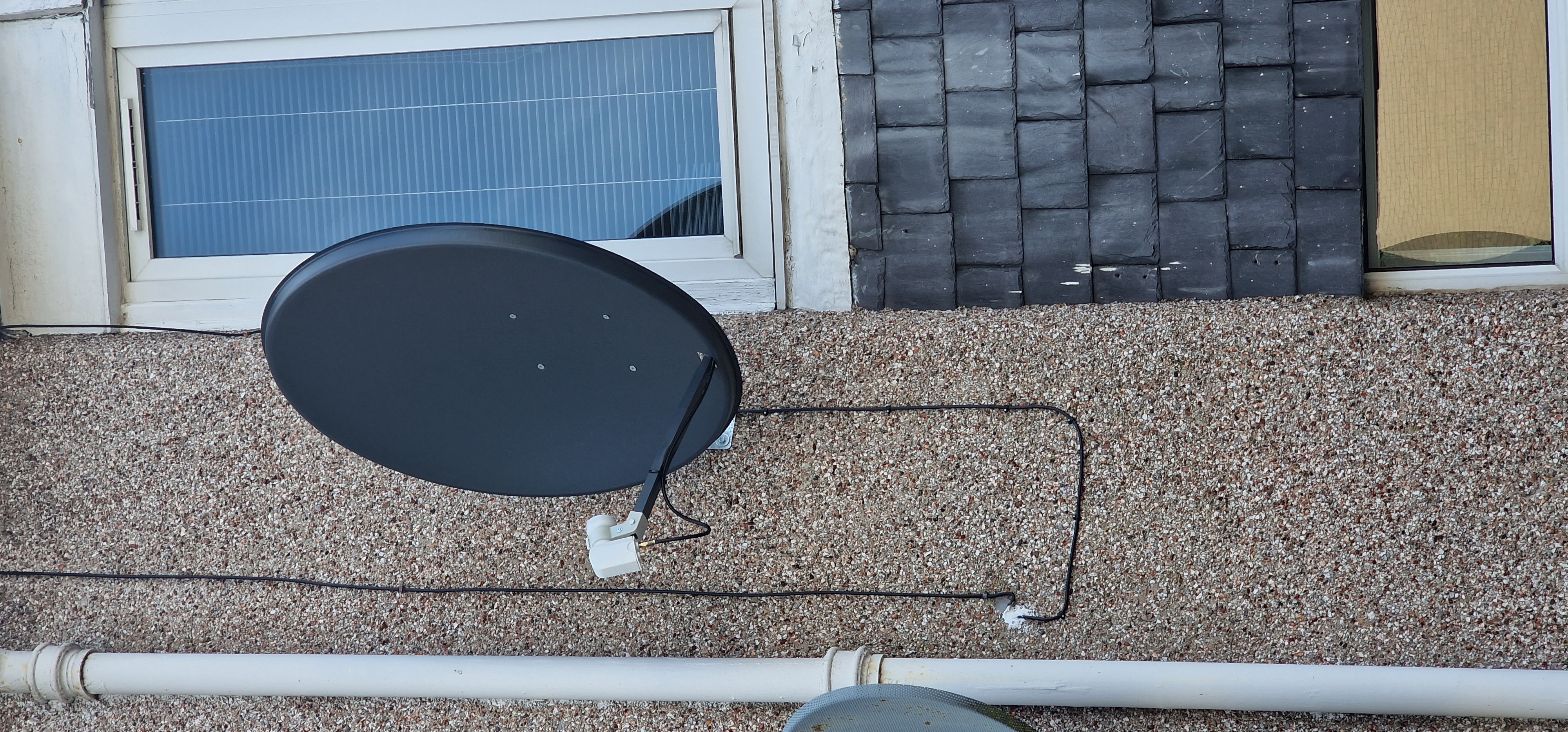 Satellite Dish 80 cm + twin lnb