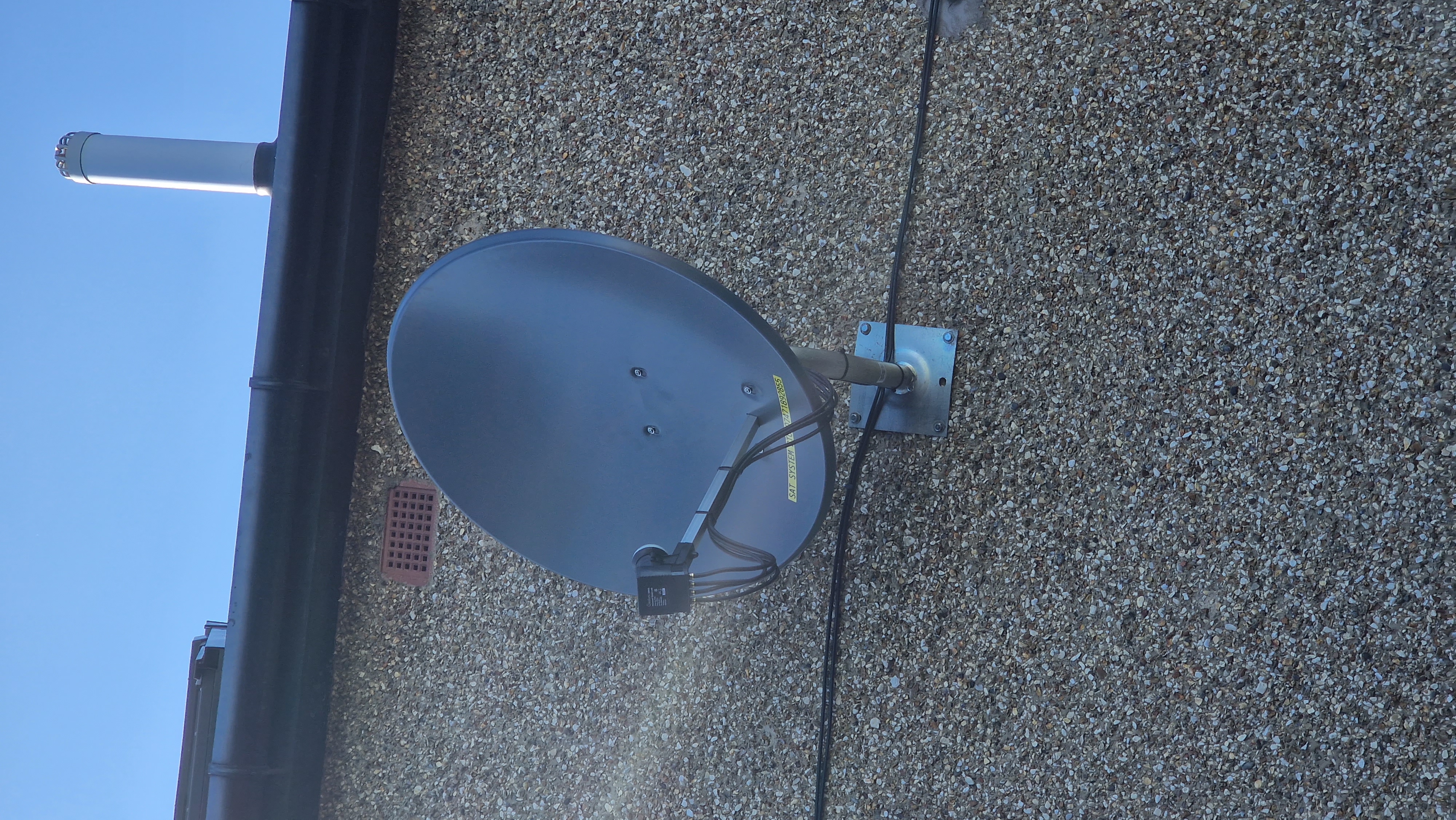 Satellite Dish 80 cm + quad lnb